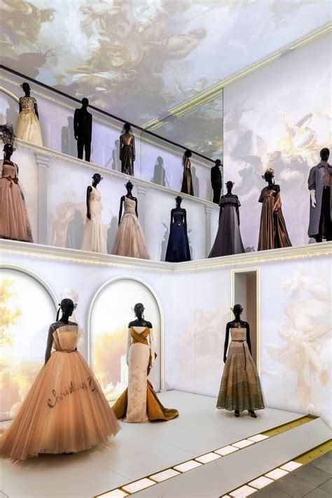 les merveilles de dior|Dior dévoile sa nouvelle exposition à La Galerie Dior, une  .